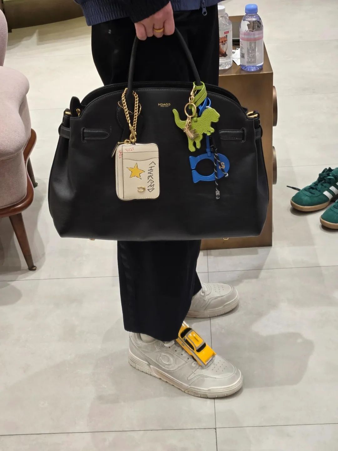 威尼斯网址中产看不上的COACH又行了？(图4)